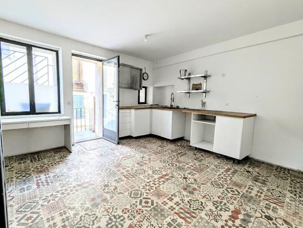 Immeuble 1 commerce + 4 appartements