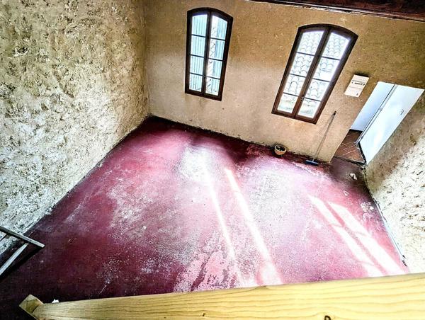 Immeuble 1 commerce + 4 appartements