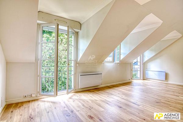 Versailles Montreuil Appartement 5 / 6 pièces 126 m² au sol situé au 2ème et dernier étage avec ascenseur , cave et double parking €930 000 ** - Référence 27694