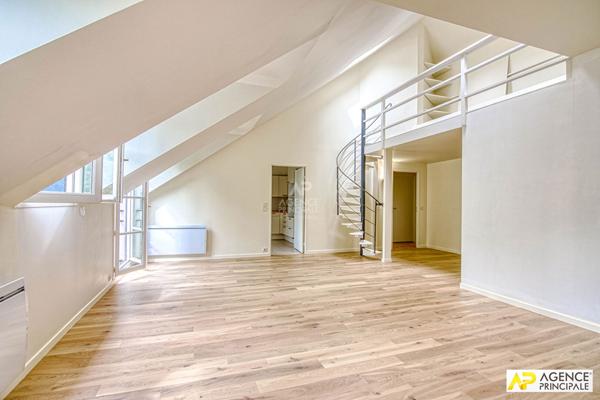 Versailles Montreuil Appartement 5 / 6 pièces 126 m² au sol situé au 2ème et dernier étage avec ascenseur , cave et double parking €930 000 ** - Référence 27694