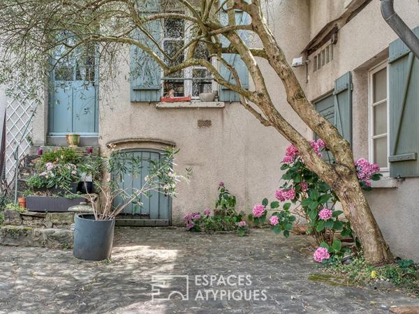 Ancienne ferme de caractère avec cour pavée et jardin