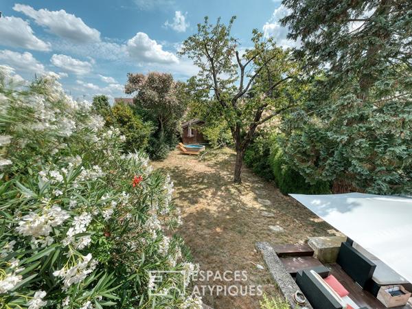 Ancienne ferme de caractère avec cour pavée et jardin