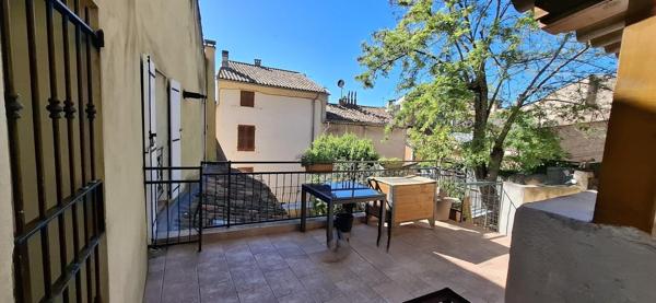Maison de Maison de village avec terrasse et cuisine d'été, idéalement située au cœur du centre ancien. À découvrir!