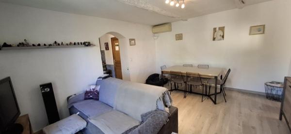 Maison de Maison de village avec terrasse et cuisine d'été, idéalement située au cœur du centre ancien. À découvrir!