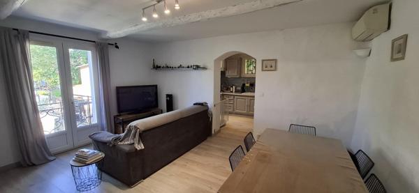 Maison de Maison de village avec terrasse et cuisine d'été, idéalement située au cœur du centre ancien. À découvrir!