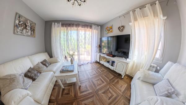 Maison
         6 pièces
        - 177 m² 359 000 € *
