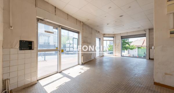 À vendre Local commercial 48.68 m² - Rueil-malmaison 92500