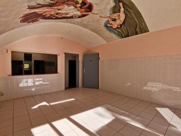 Local Commercial à vendre à Aubenas