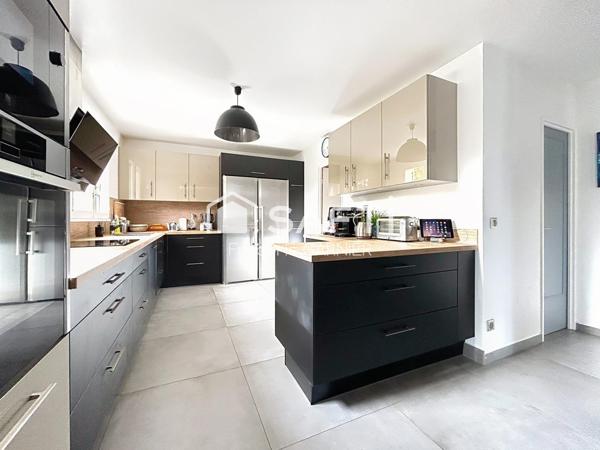 Maison individuelle 7 pièces de 202 m², 5 chambres