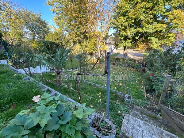 SAINT-LOUIS, 7min à pied frontière, jolie maison de ville de 139.64m² (100m² habitable), 3chambres, terrain de 3ares, terrasse, cuisine été, jardin, isolation extérieure. Top emplacement!