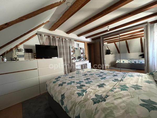 SAINT-LOUIS, 7min à pied frontière, jolie maison de ville de 139.64m² (100m² habitable), 3chambres, terrain de 3ares, terrasse, cuisine été, jardin, isolation extérieure. Top emplacement!