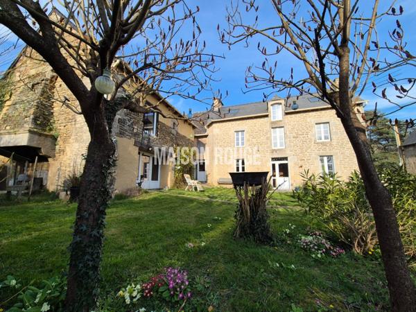 Maison en pierre rénovée 4 chambres avec dépendances sur grand terrain au coeur du Bourg de Plumaudan