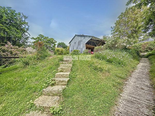 Maison en pierre rénovée 4 chambres avec dépendances sur grand terrain au coeur du Bourg de Plumaudan