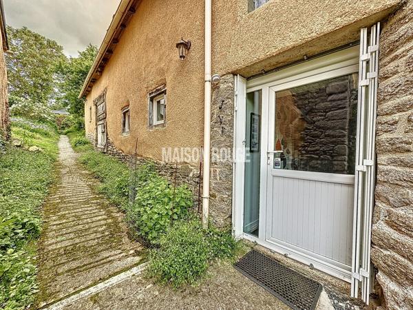 Maison en pierre rénovée 4 chambres avec dépendances sur grand terrain au coeur du Bourg de Plumaudan