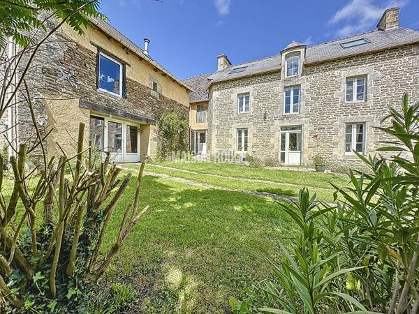 Maison en pierre rénovée 4 chambres avec dépendances sur grand terrain au coeur du Bourg de Plumaudan