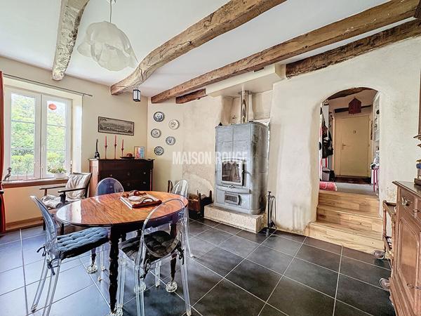 Maison en pierre rénovée 4 chambres avec dépendances sur grand terrain au coeur du Bourg de Plumaudan