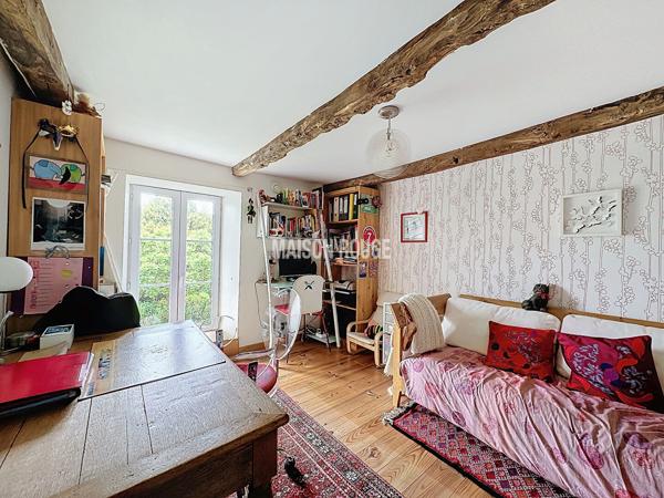Maison en pierre rénovée 4 chambres avec dépendances sur grand terrain au coeur du Bourg de Plumaudan