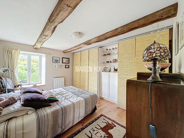 Maison en pierre rénovée 4 chambres avec dépendances sur grand terrain au coeur du Bourg de Plumaudan