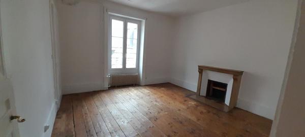 appartement plein centre ville fond de cour lumineux rénové