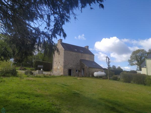Jolie maison typique en pierres