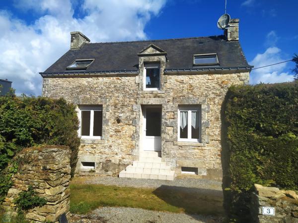 Jolie maison typique en pierres