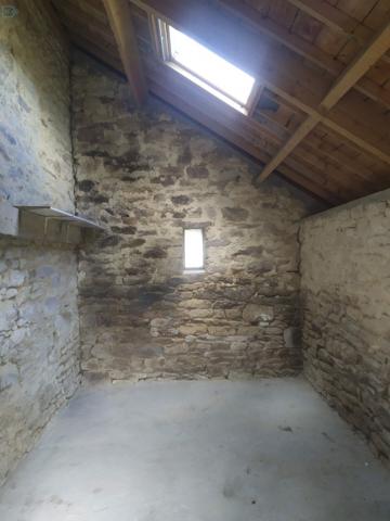 Jolie maison typique en pierres