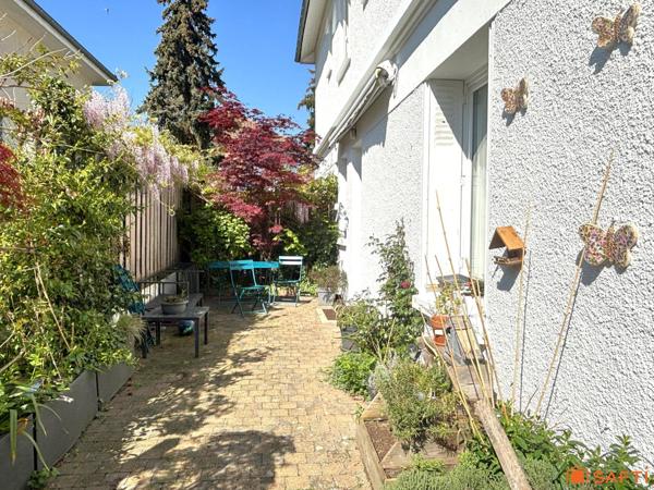 Triplex comme une petite maison avec un grand air