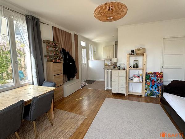 Triplex comme une petite maison avec un grand air