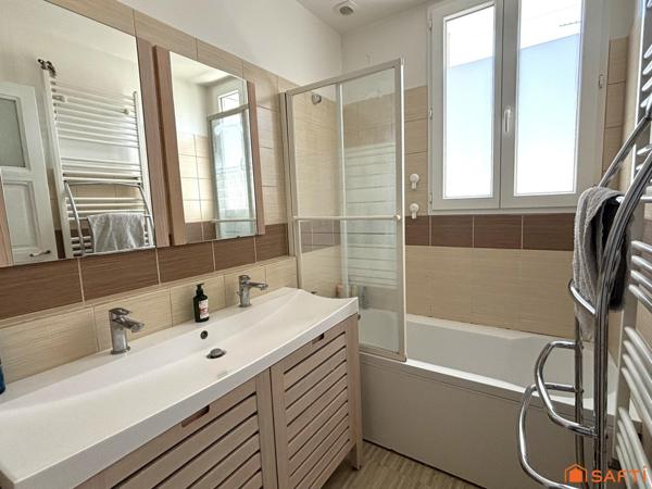 Triplex comme une petite maison avec un grand air