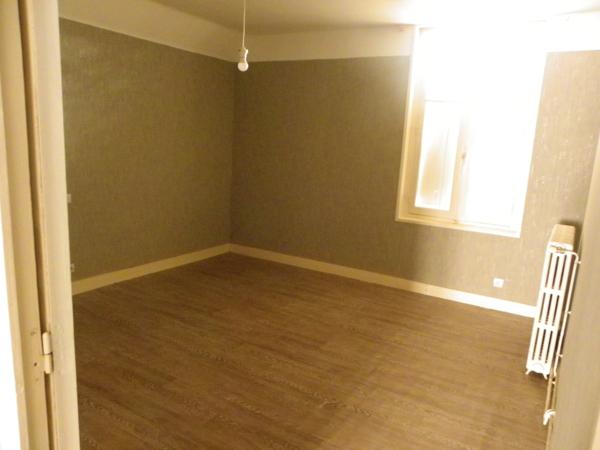 QUARTIER DES TROIS PIGEONS MAISON DE 204 M² 6 CHAMBRES SUR TERRAIN DE 690 M² CHÂTELLERAULT Réf 2600