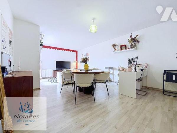 A VENDRE EN EXCLUSIVITE  CHEZ VOTRE NOTAIRE !!

A découvrir, bel appartement lumineux de type...