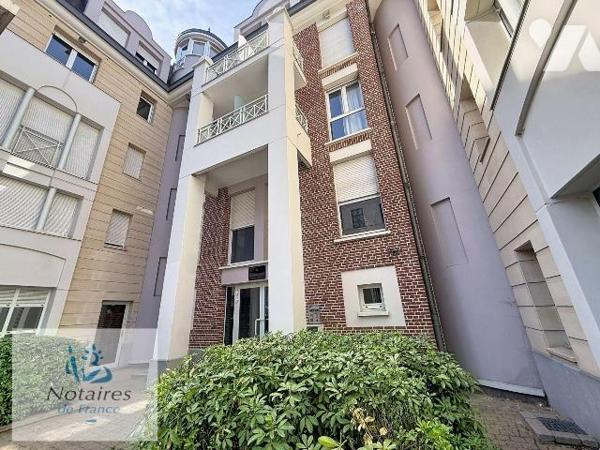 A VENDRE EN EXCLUSIVITE  CHEZ VOTRE NOTAIRE !!

A découvrir, bel appartement lumineux de type...