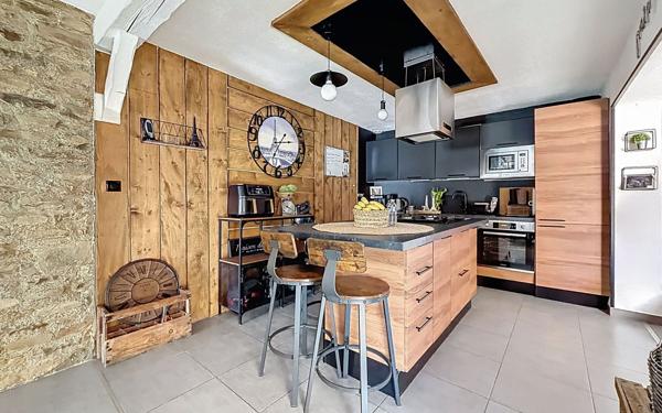 Maison à vendre    7 pièces •  Saint-Mathieu-de-Tréviers