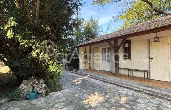 Maison Parc boisé 1778 m2 - proche plage