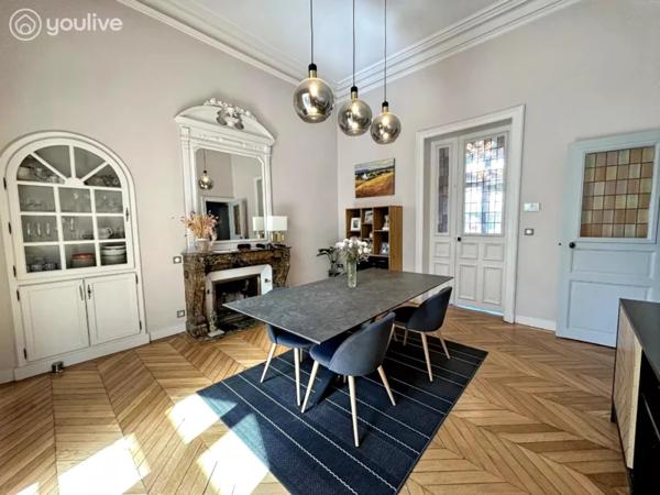 Maison bourgeoise avec terrasse et parking