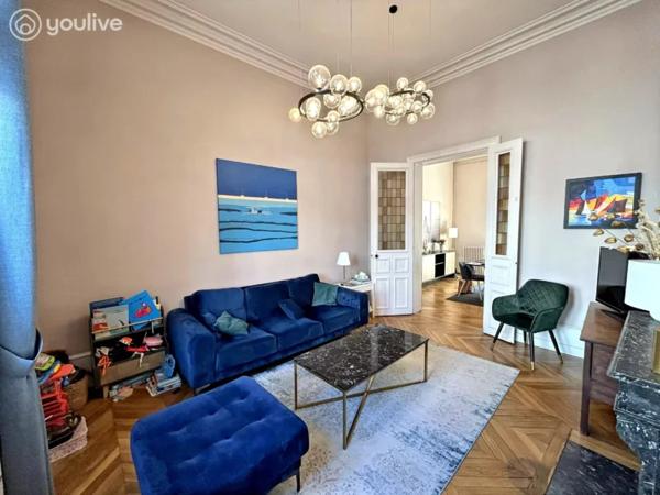 Maison bourgeoise avec terrasse et parking