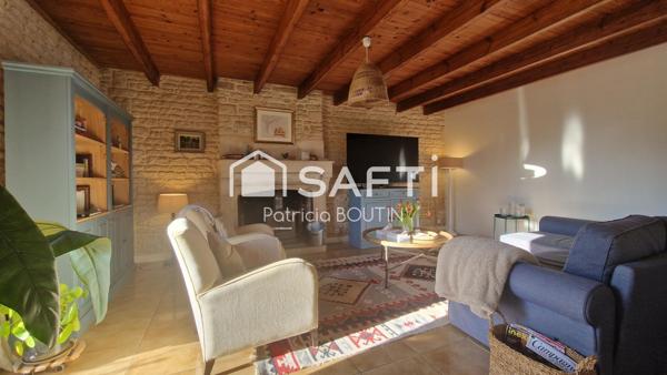 Maison type Longère en pierre rénovée, 7 pièces, située à 15mn de NIORT, sur la commune d’AIGONDIGNE.