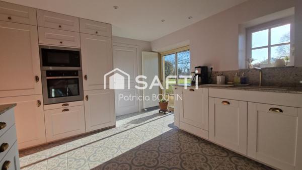 Maison type Longère en pierre rénovée, 7 pièces, située à 15mn de NIORT, sur la commune d’AIGONDIGNE.