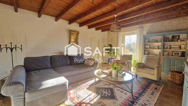 Maison type Longère en pierre rénovée, 7 pièces, située à 15mn de NIORT, sur la commune d’AIGONDIGNE.