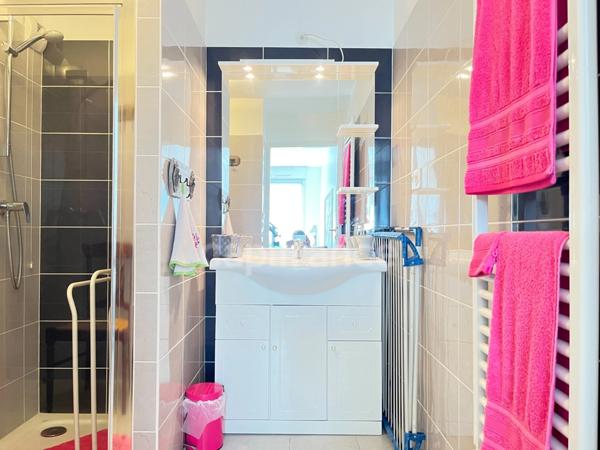 Belle opportunité: Appartement moderne et spacieux avec une grande terrasse et vue dégagée