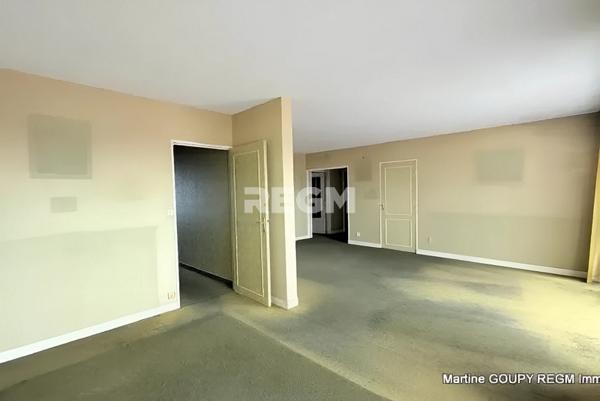 ORLEANS (45) - Gare - "Victor" - Appartement à rénover T4 109.70 m² - Cave - 2 places de parking - Isolation e