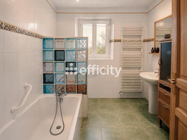 Maison
         5 pièces
        - 139 m² 378 000 € *