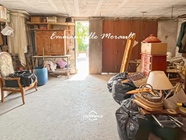Maison de village à vendre avec 2 chambres, véranda et jardin à BAGNOLS EN FORET (83)