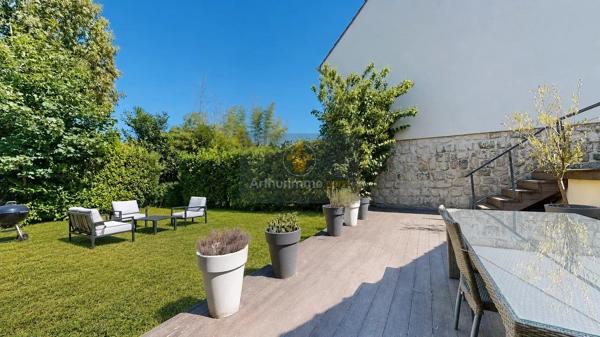 Vente                                                      Maison
                        
                     5 pièces                      96 m2                     à Le Pecq