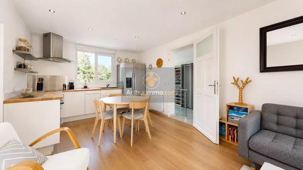 Vente                                                      Maison
                        
                     5 pièces                      96 m2                     à Le Pecq