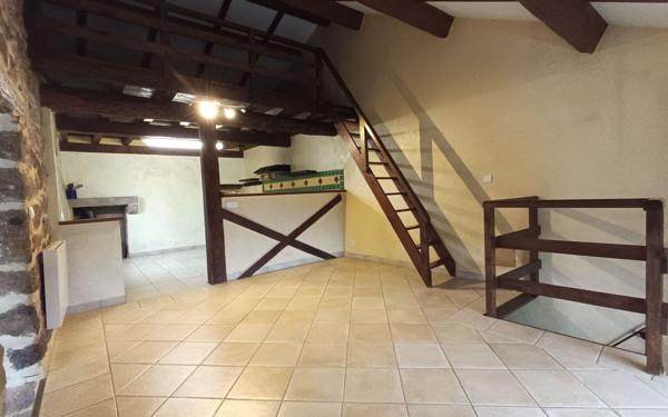 Maison à louer    3 pièces •  Les Salelles