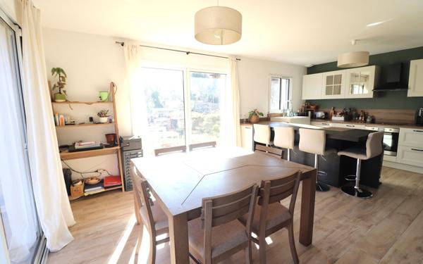 Maison à vendre    4 pièces • 102 m2 Berre-les-Alpes