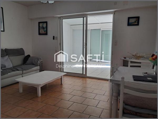 Belle et grande maison bord de l'océan