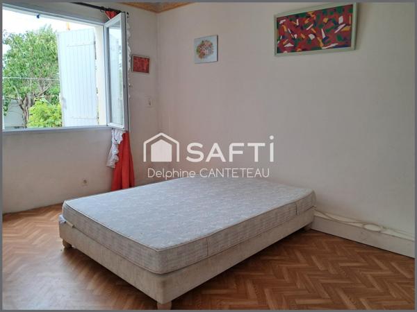 Belle et grande maison bord de l'océan