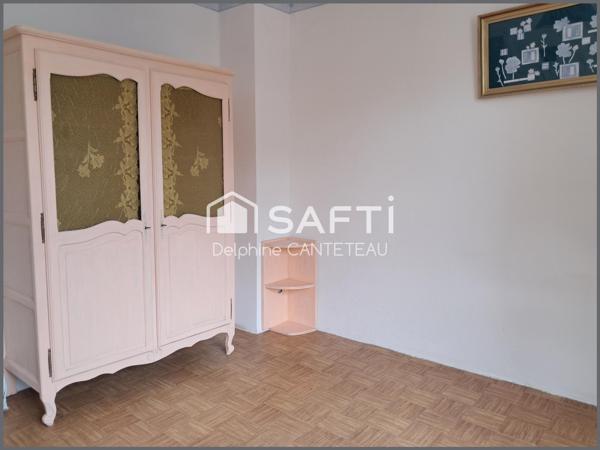 Belle et grande maison bord de l'océan